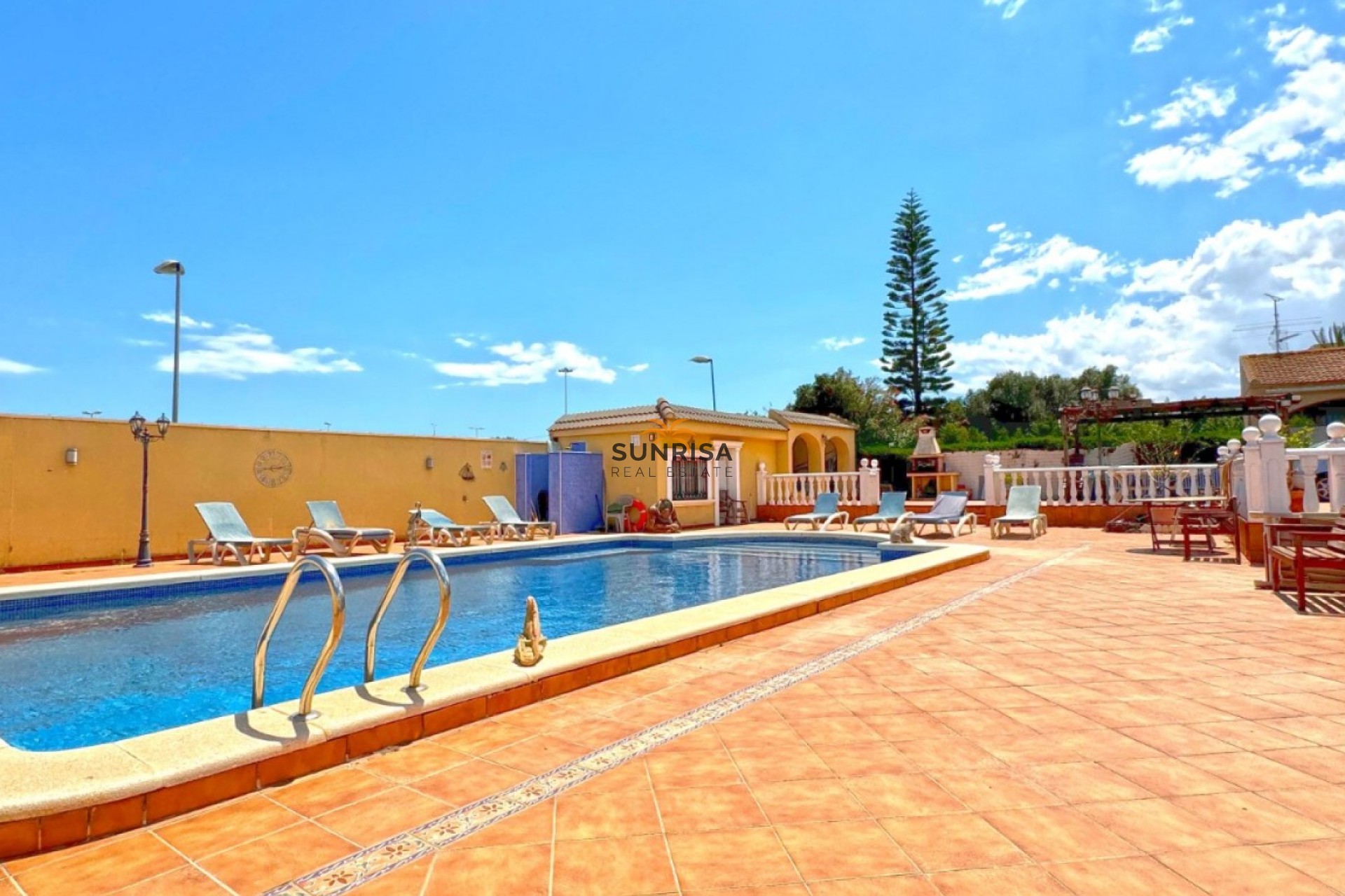 Resale - Villa - Torrevieja