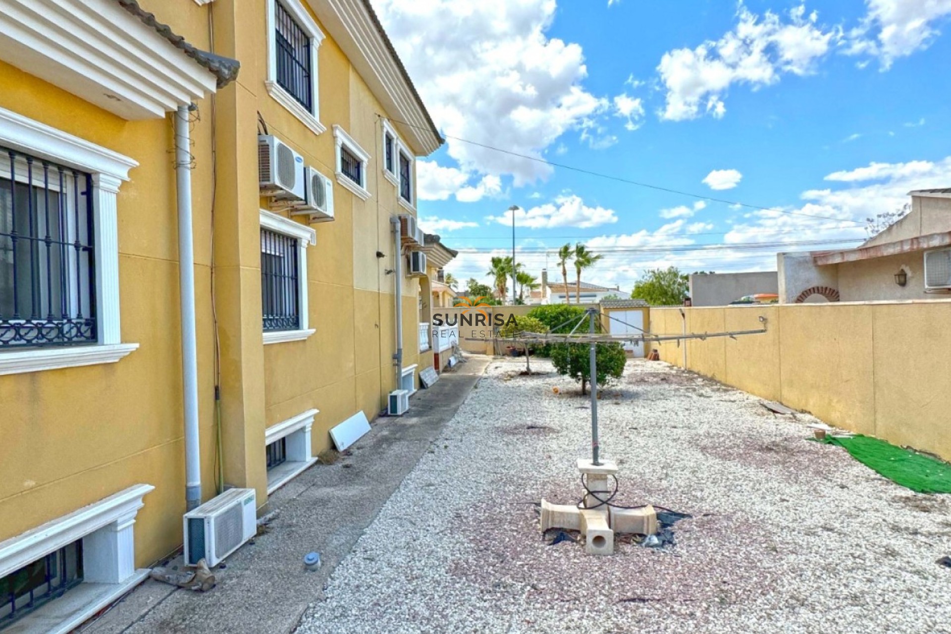 Resale - Villa - Torrevieja