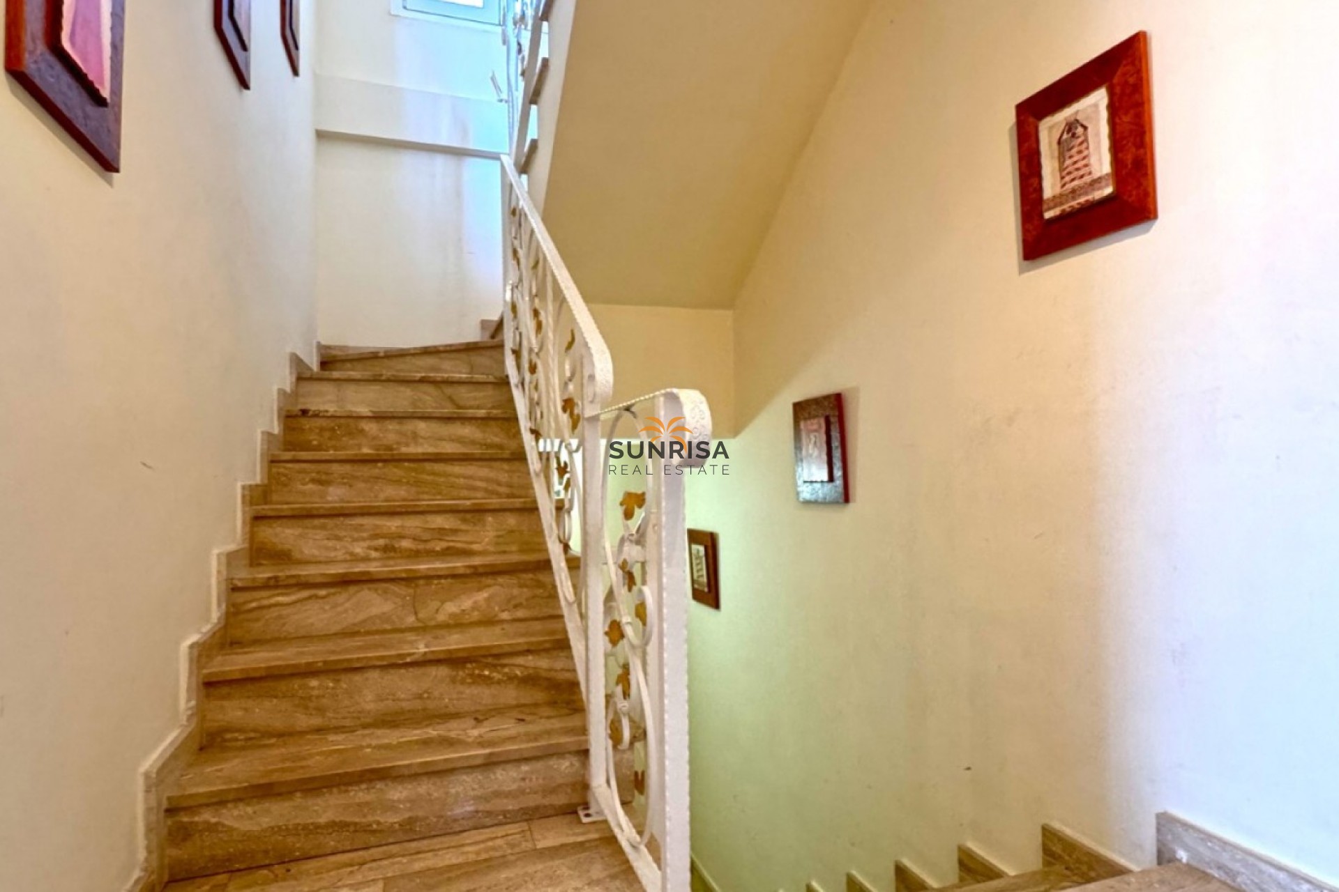 Resale - Villa - Torrevieja