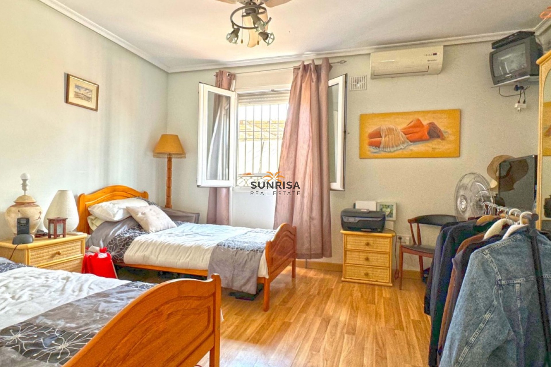 Resale - Villa - Torrevieja