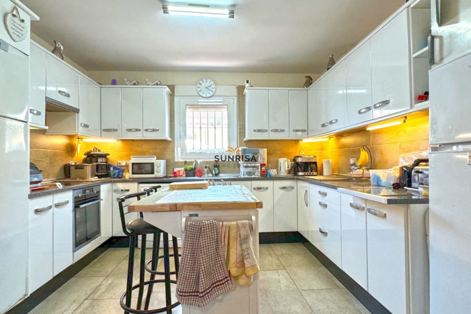 Resale - Villa - Torrevieja