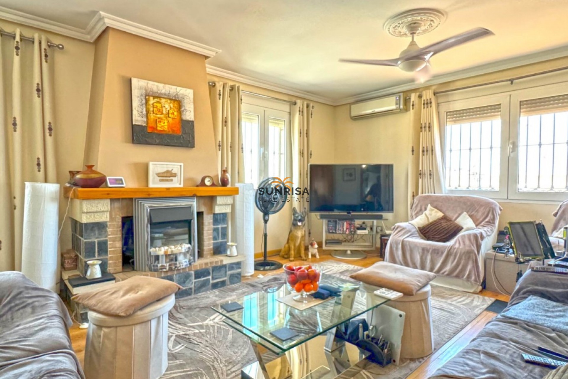 Resale - Villa - Torrevieja