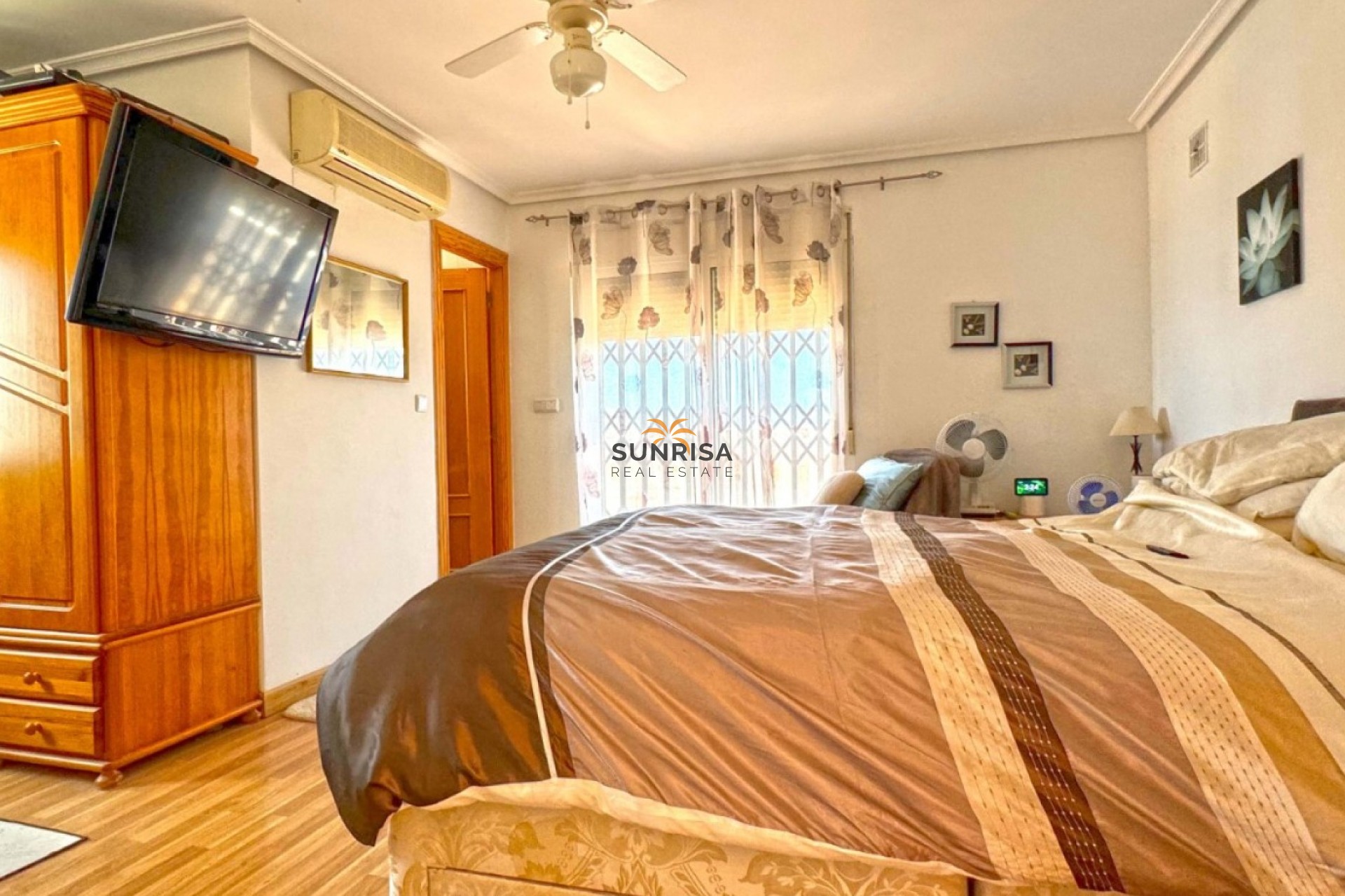 Resale - Villa - Torrevieja
