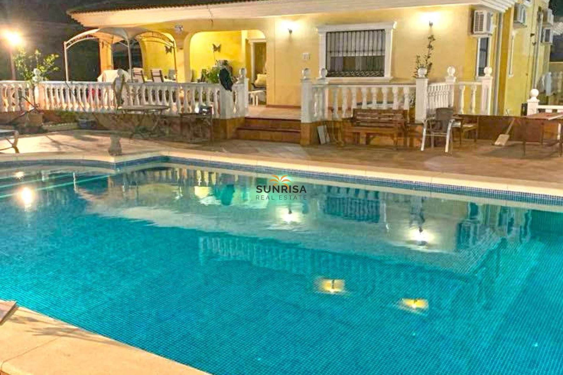 Resale - Villa - Torrevieja