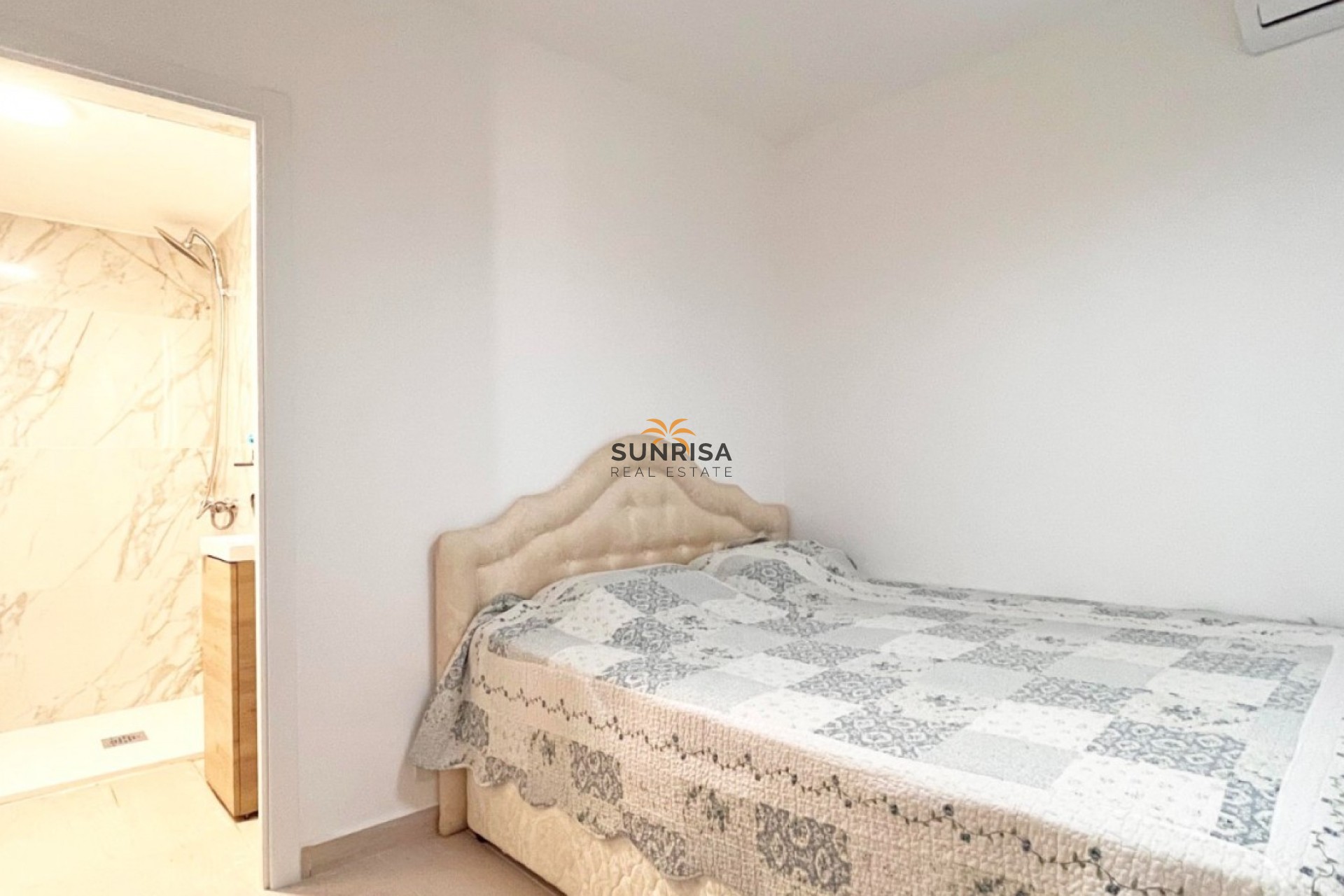 Resale - Bungalow - Orihuela Costa