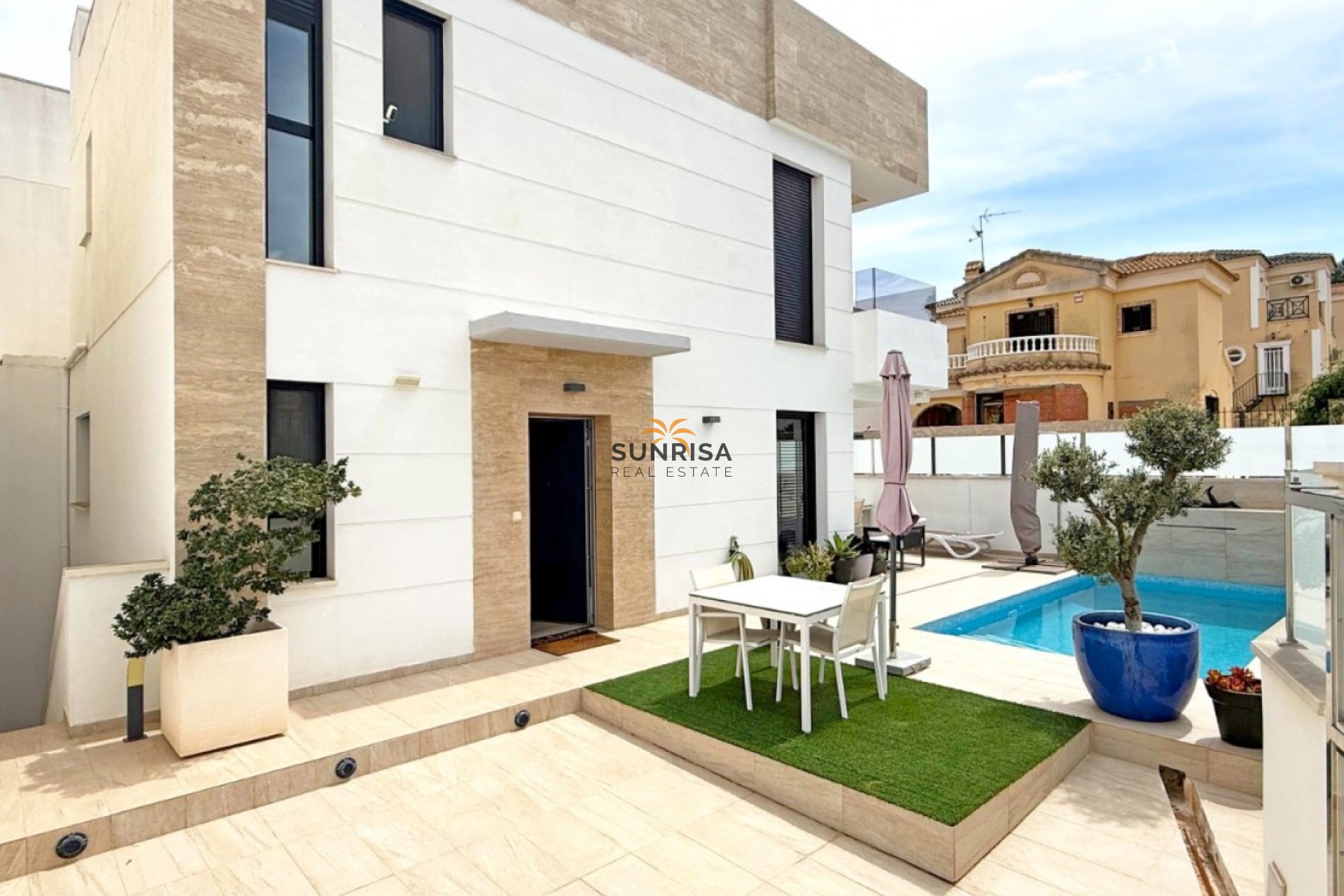 Resale - Villa - Orihuela Costa