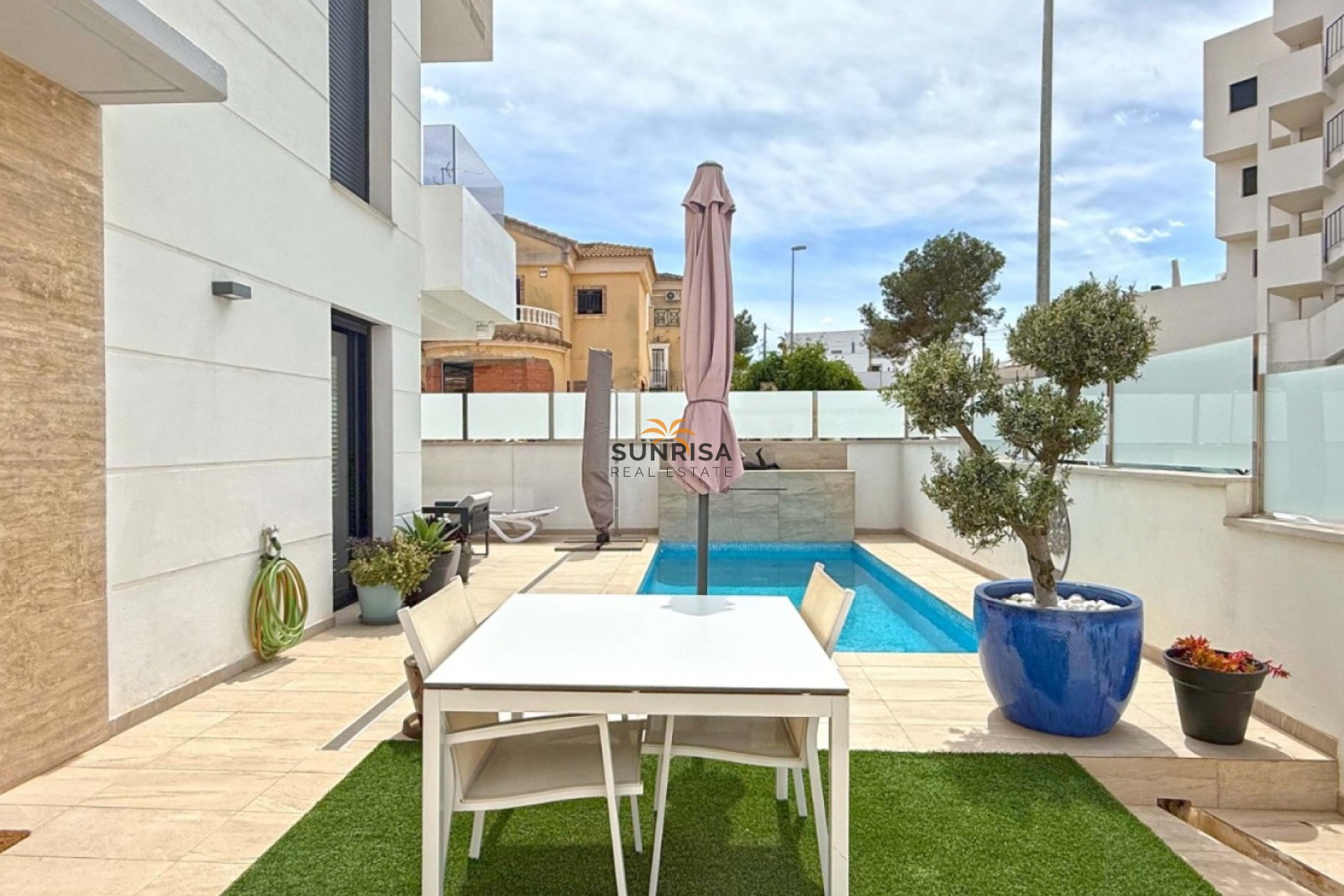 Resale - Villa - Orihuela Costa