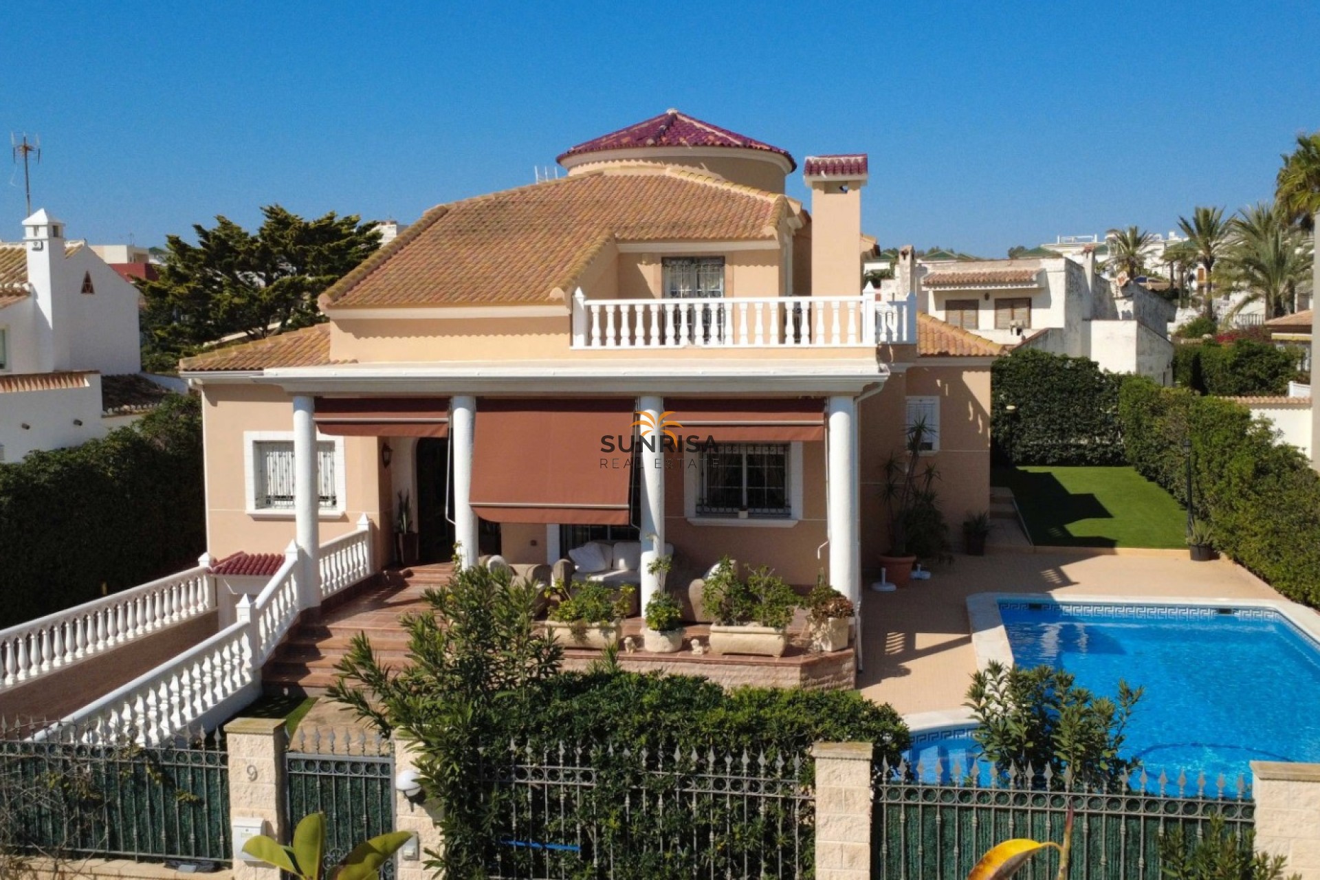 Resale - Villa - Torrevieja