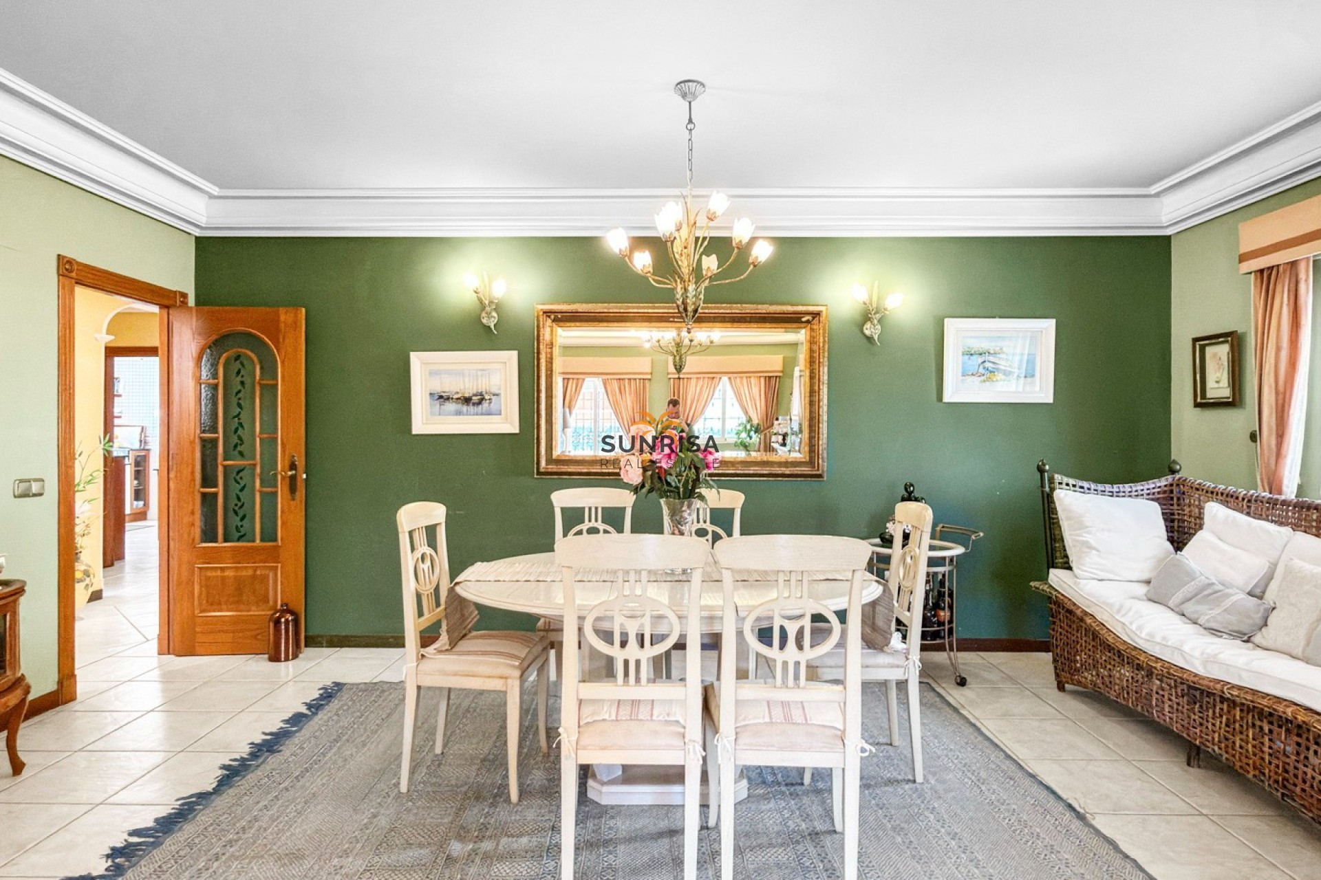 Resale - Villa - Torrevieja
