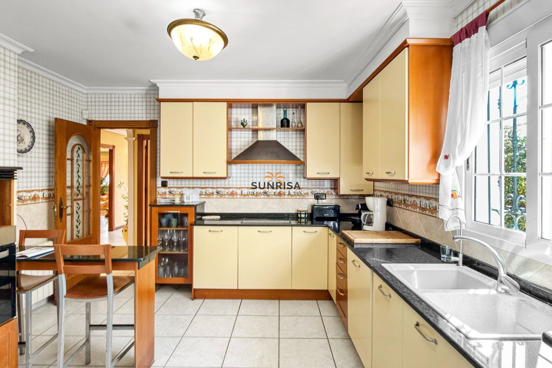 Resale - Villa - Torrevieja