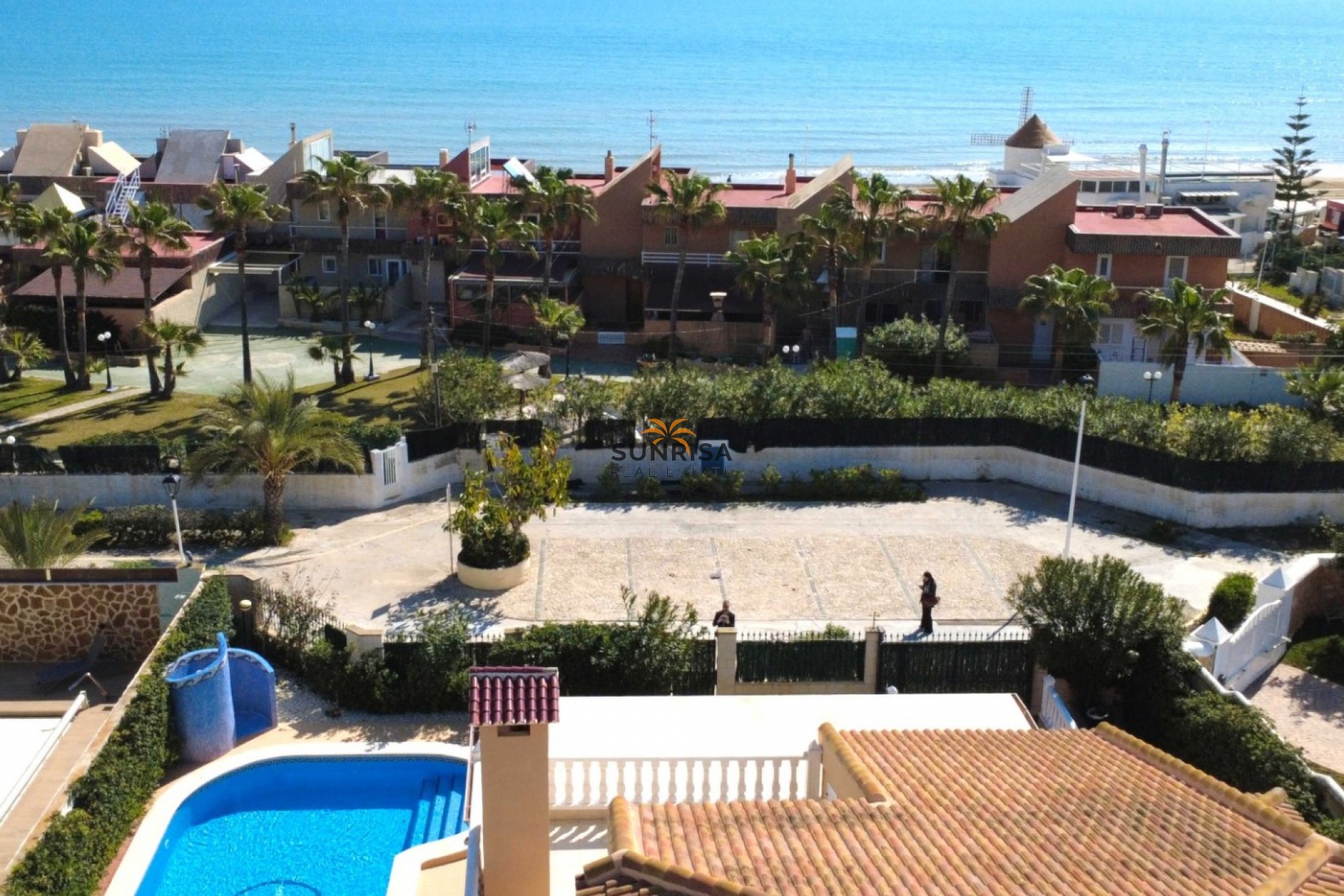 Resale - Villa - Torrevieja