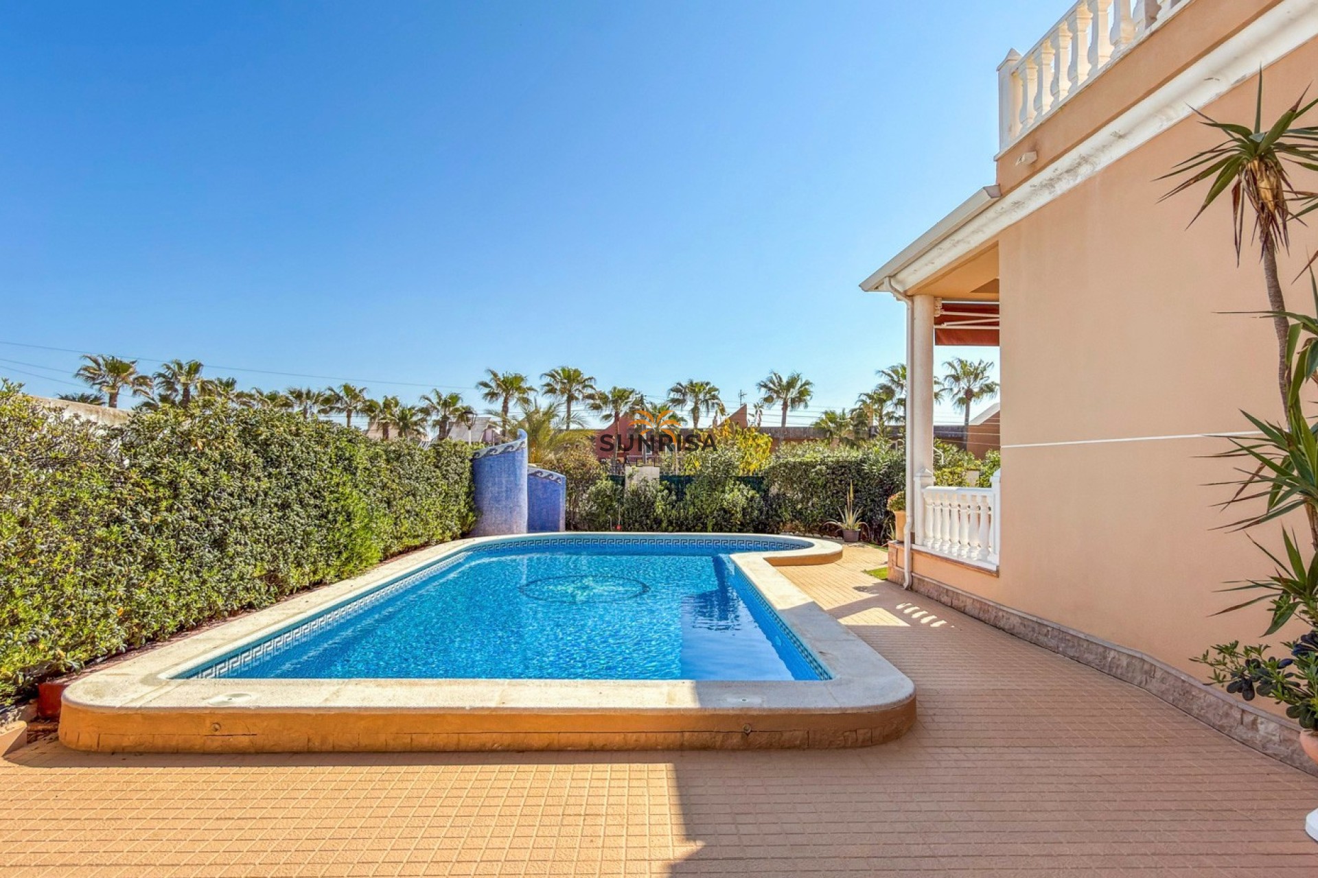 Resale - Villa - Torrevieja