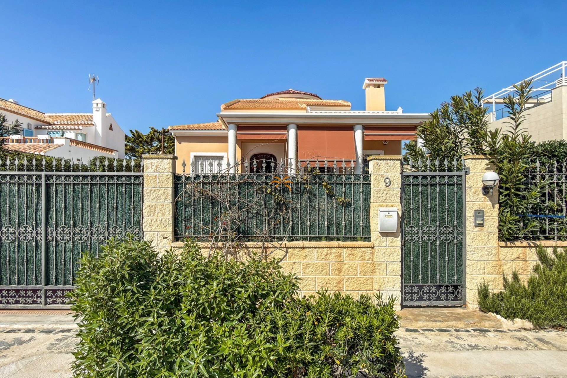 Resale - Villa - Torrevieja