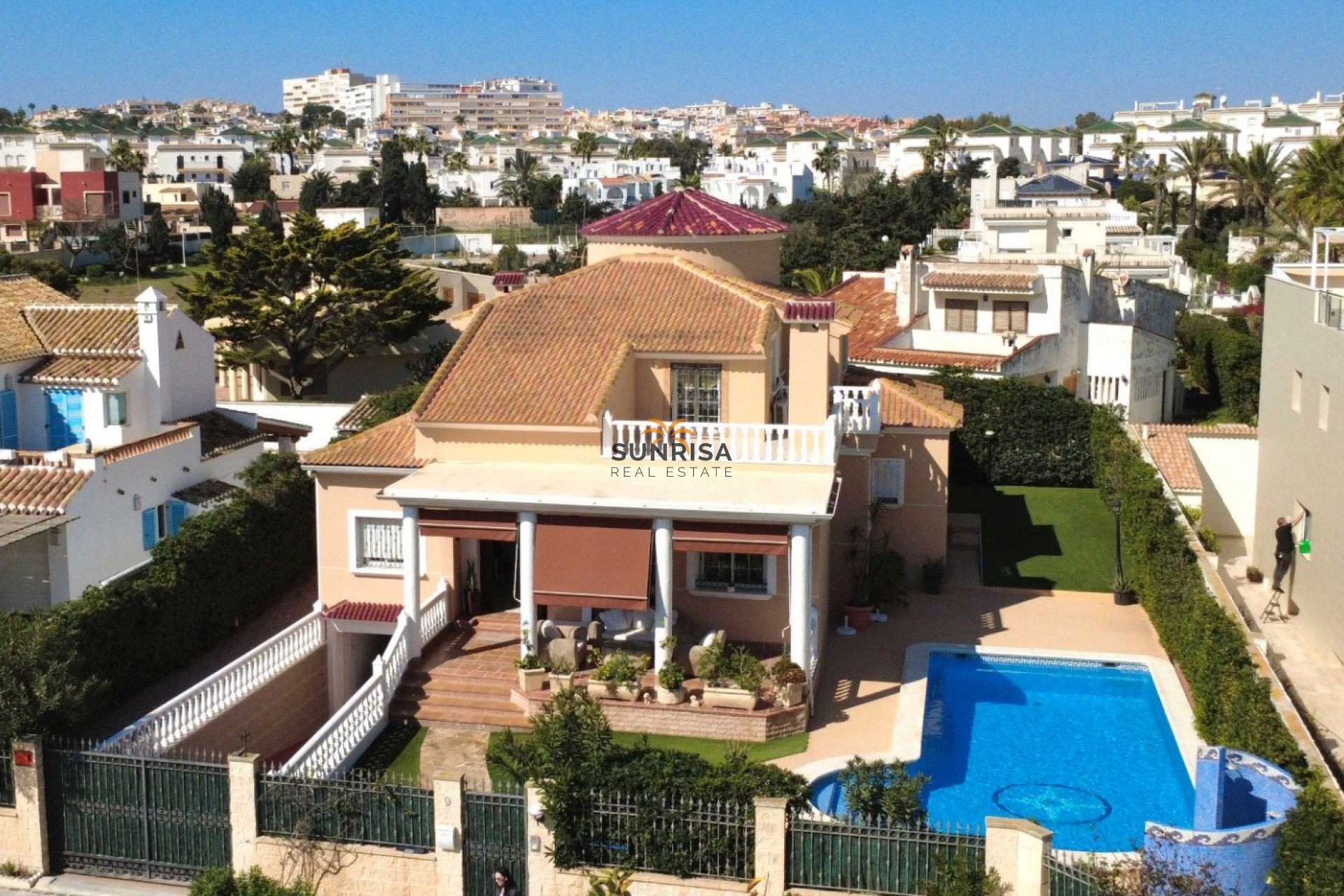 Resale - Villa - Torrevieja