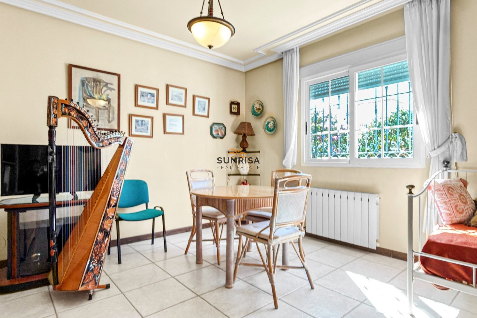 Resale - Villa - Torrevieja