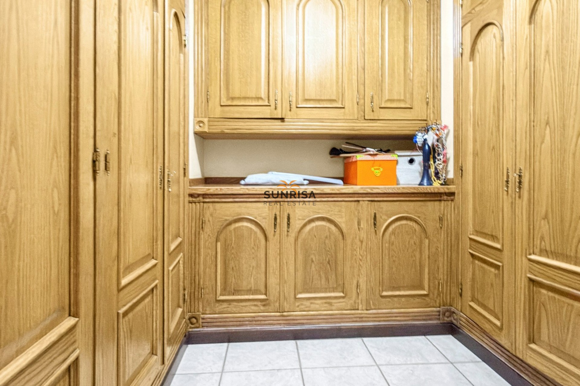 Resale - Villa - Torrevieja