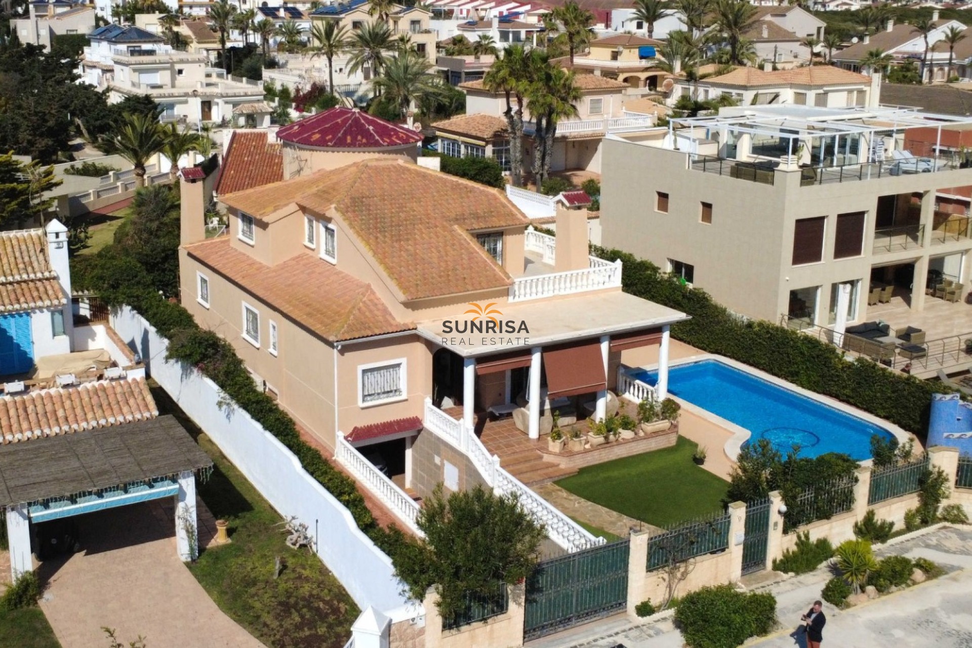 Resale - Villa - Torrevieja