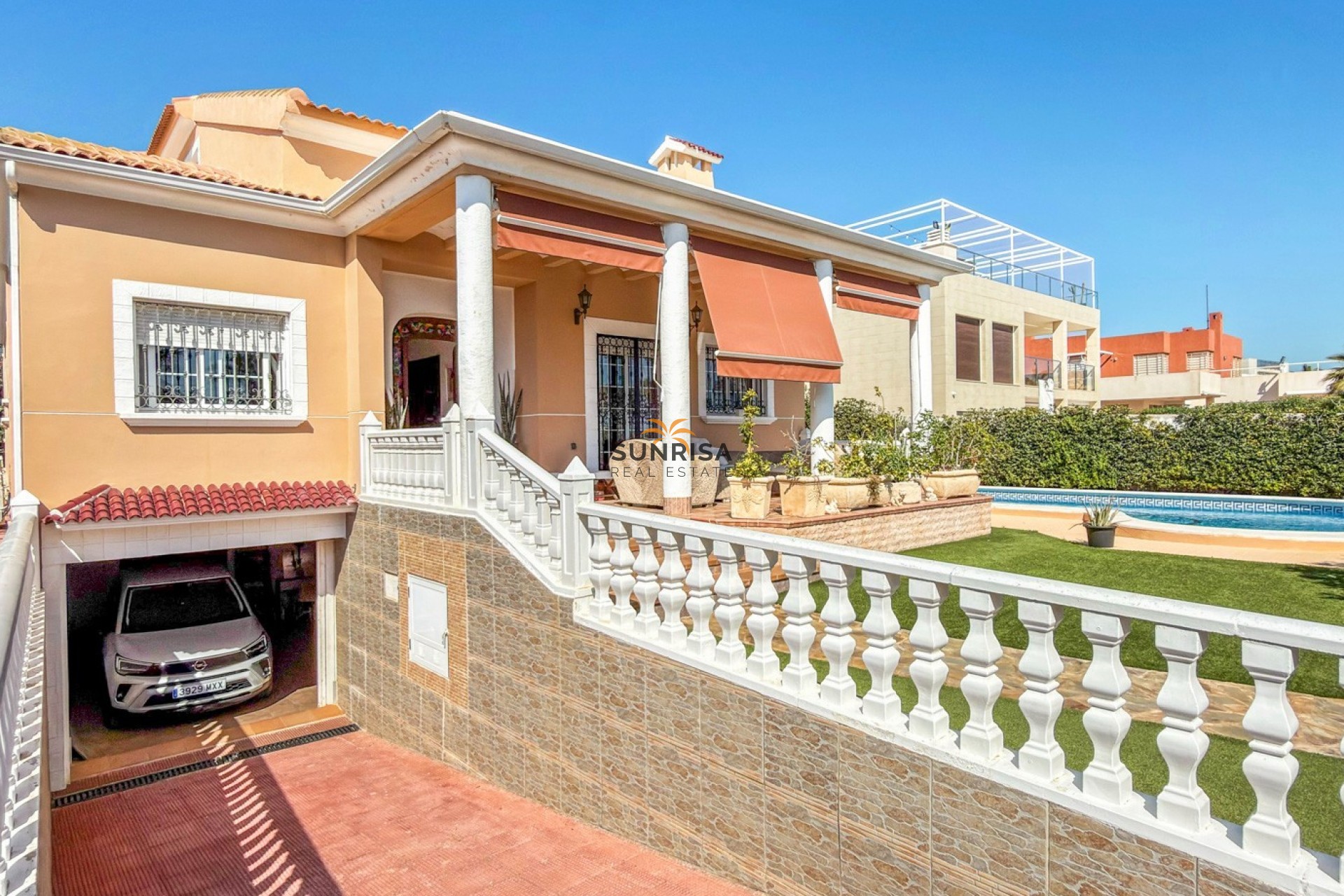 Resale - Villa - Torrevieja