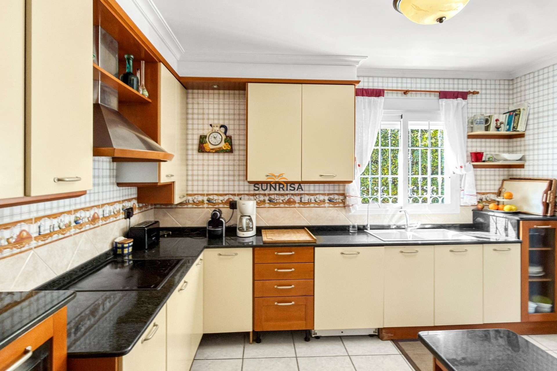 Resale - Villa - Torrevieja