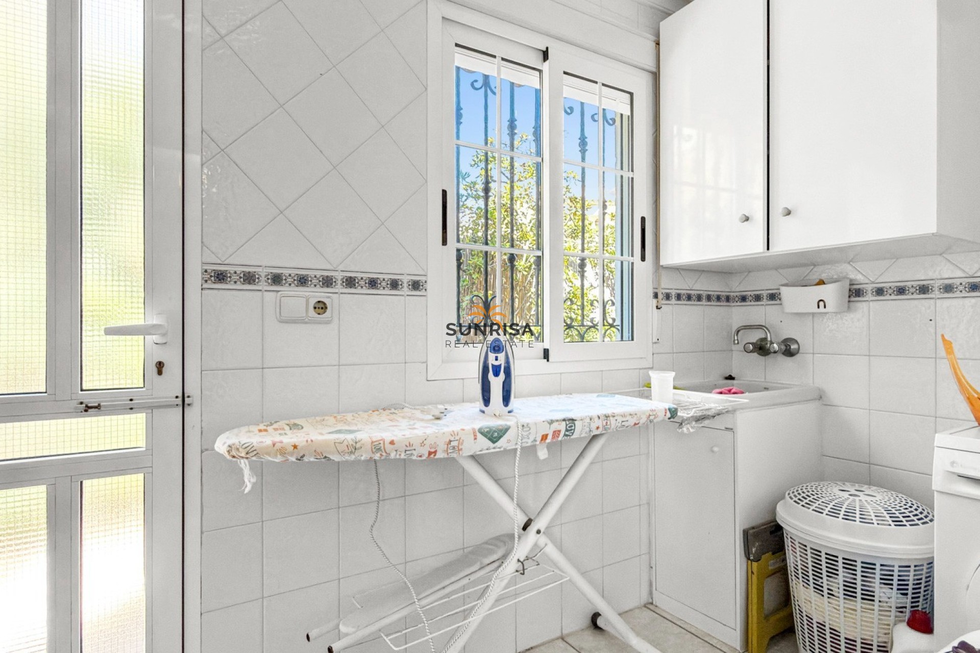 Resale - Villa - Torrevieja