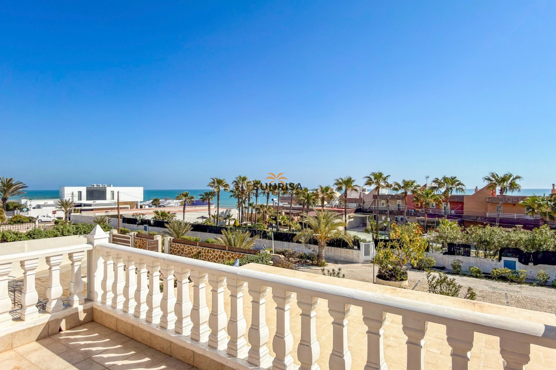 Resale - Villa - Torrevieja