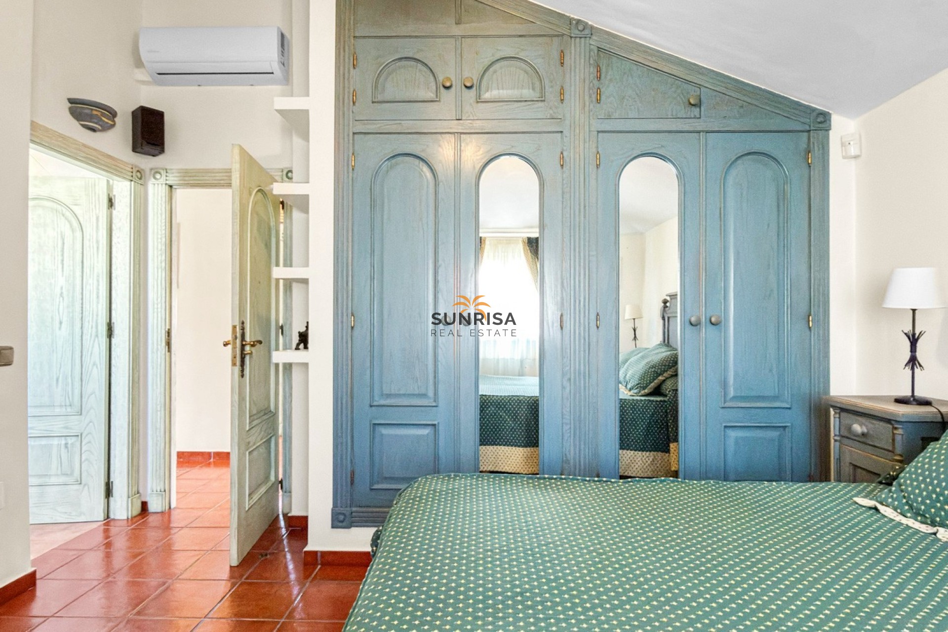 Resale - Villa - Torrevieja
