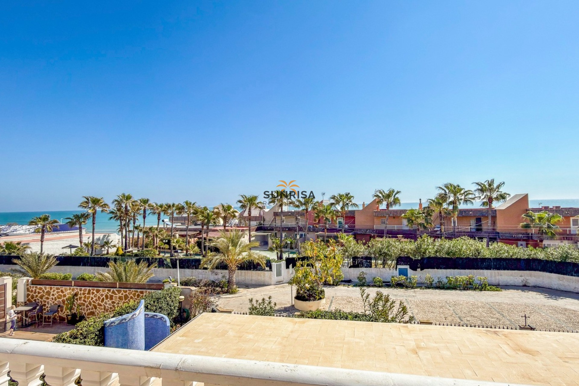 Resale - Villa - Torrevieja
