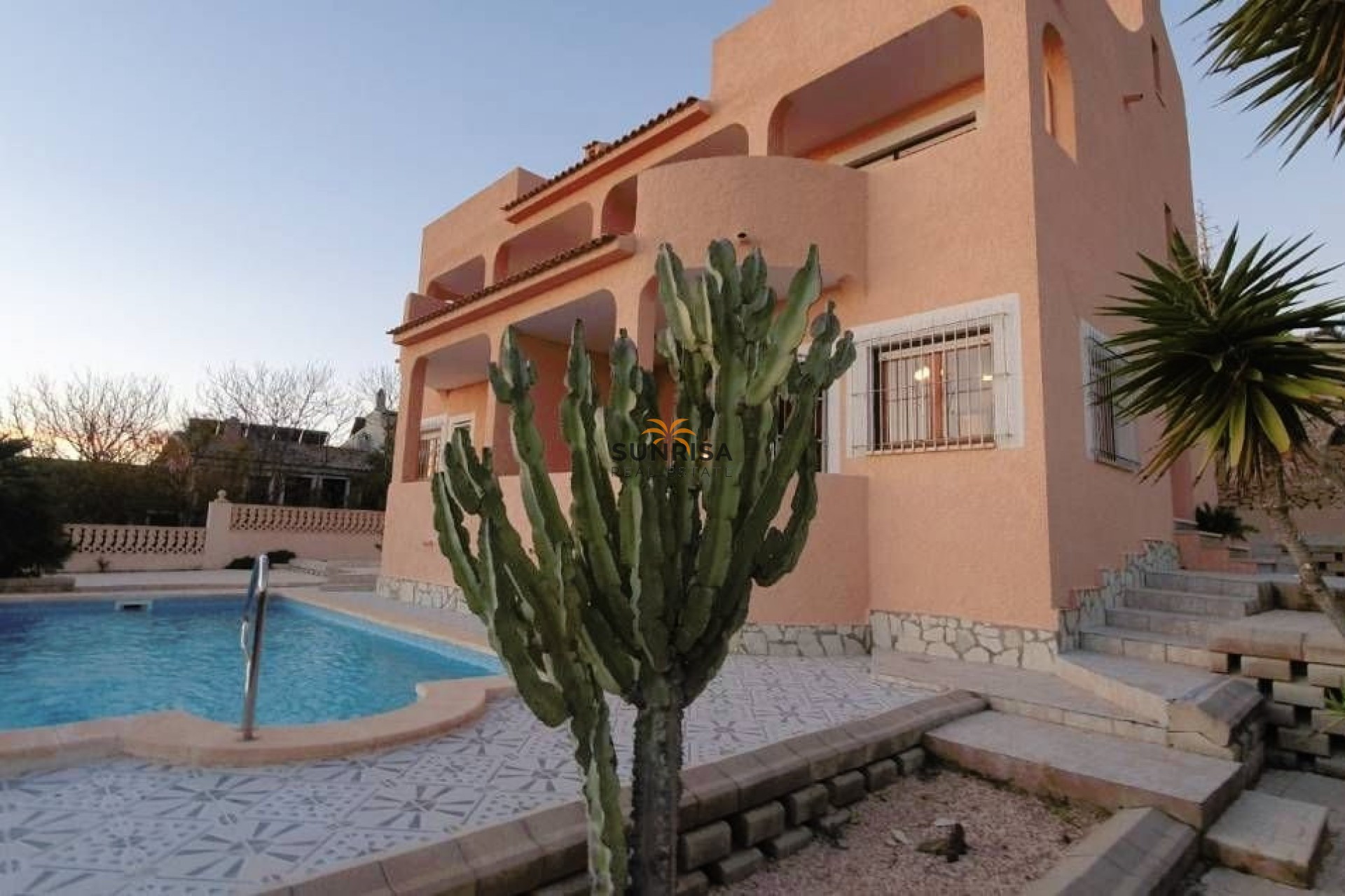 Resale - Villa - El Campello