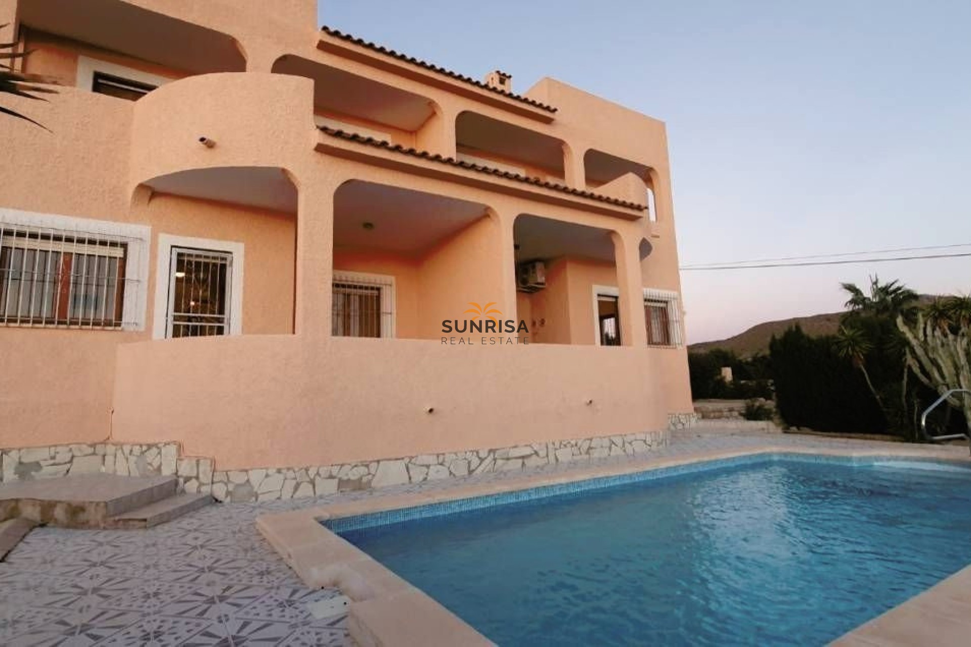 Resale - Villa - El Campello