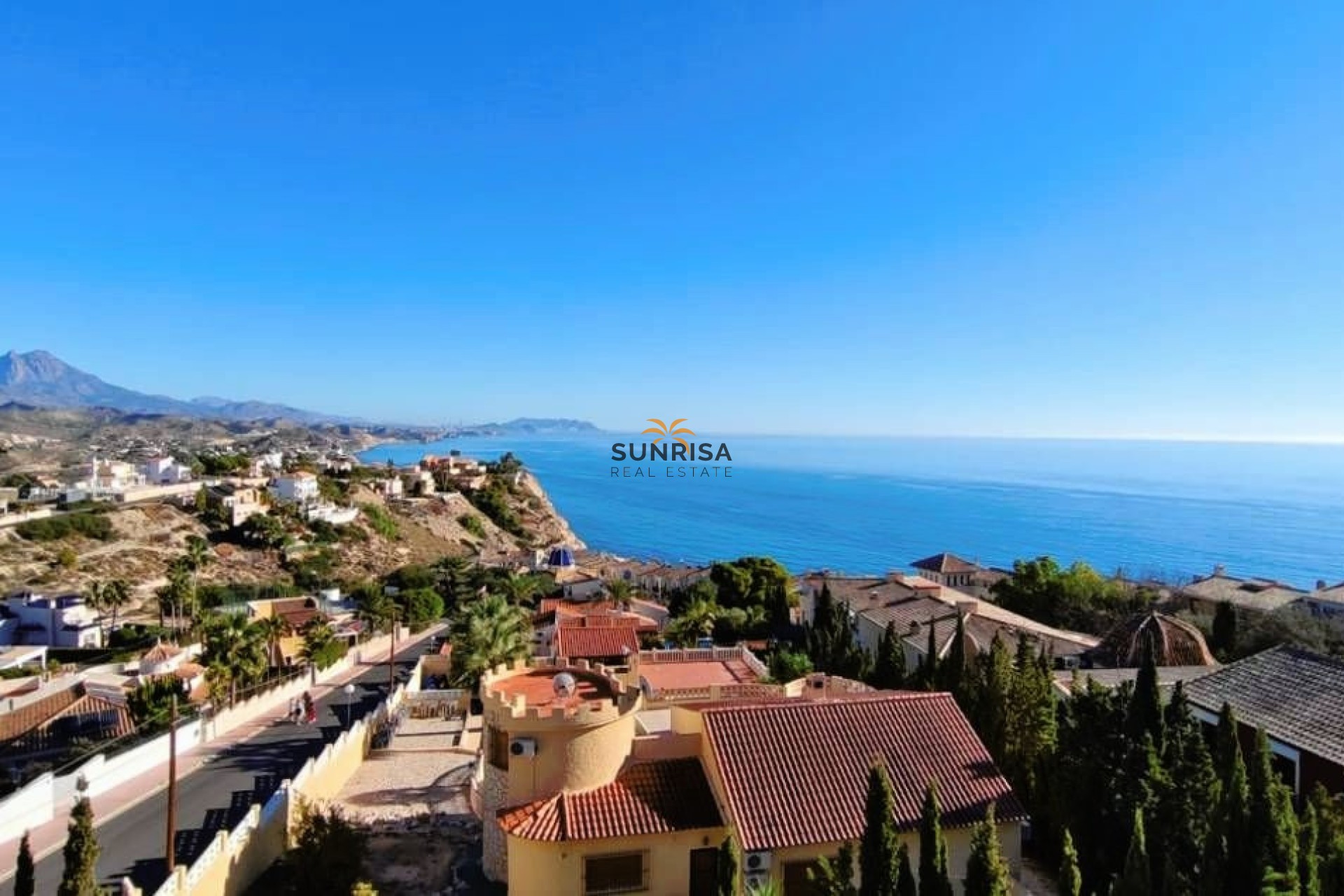 Resale - Villa - El Campello