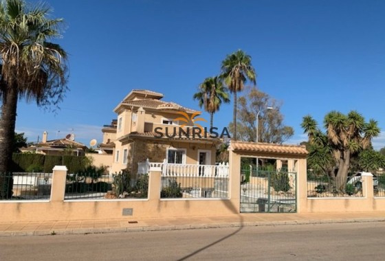 Villa · Herverkoop - Torrevieja · Alicante · Spanje