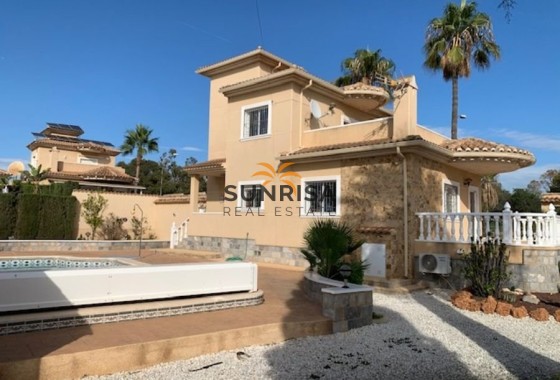 Villa · Herverkoop - Torrevieja · Alicante · Spanje