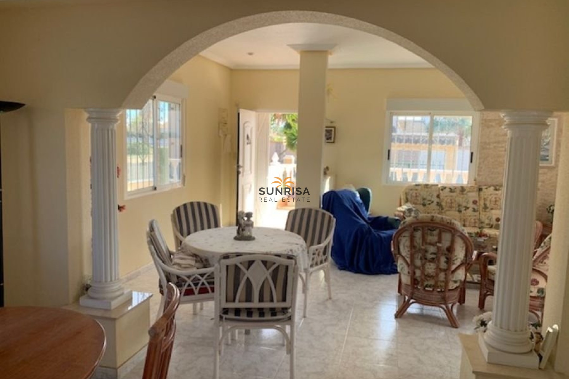 Resale - Villa - Torrevieja