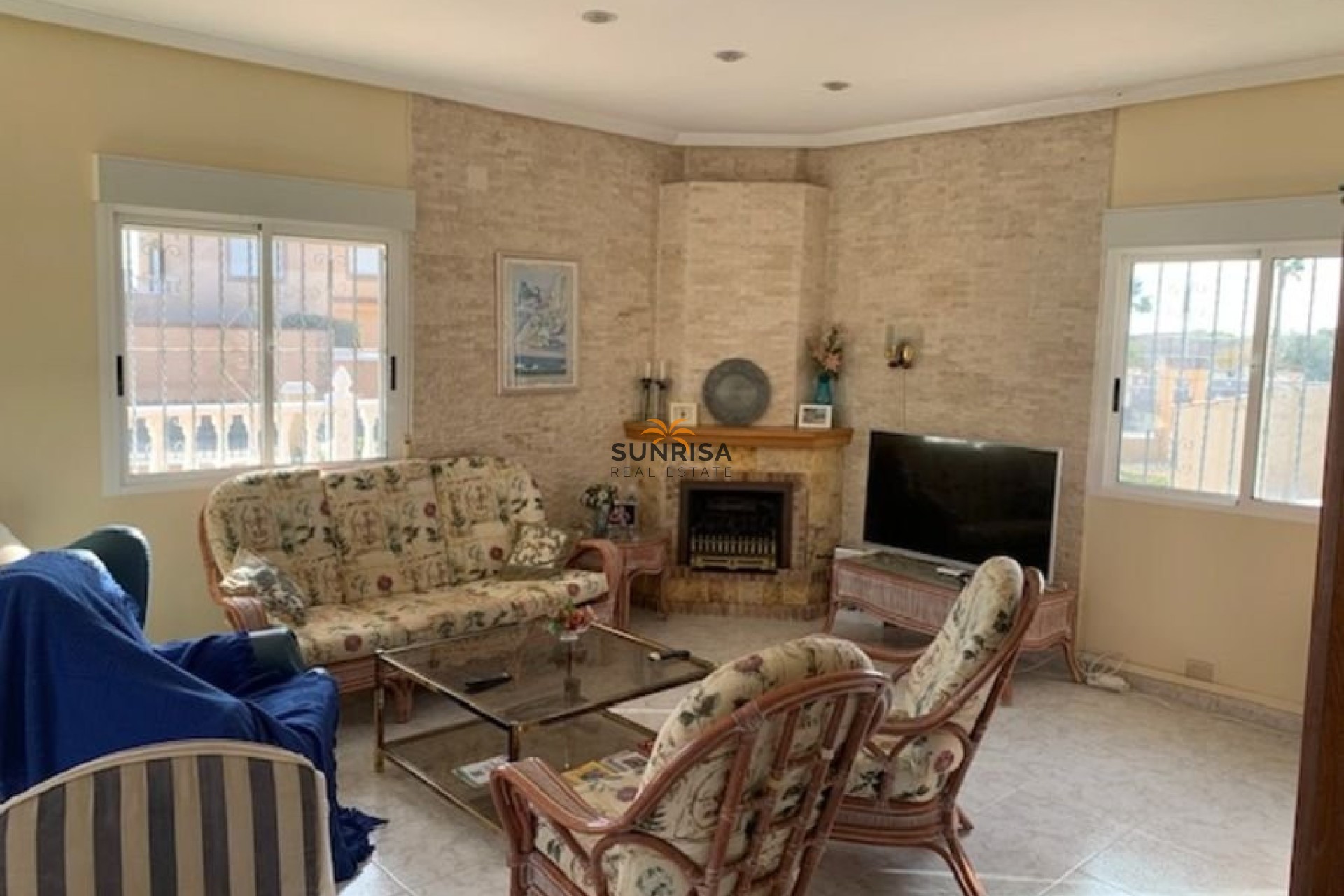 Resale - Villa - Torrevieja