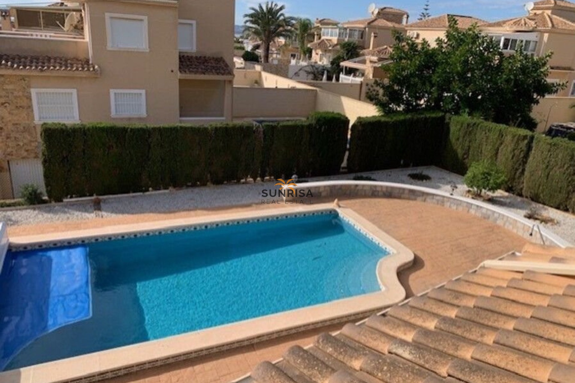 Resale - Villa - Torrevieja