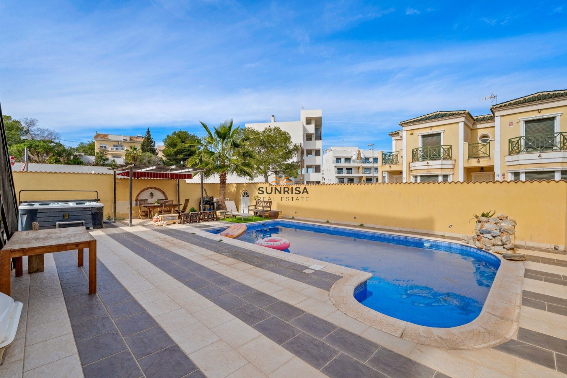Herverkoop - Villa - Cabo Roig