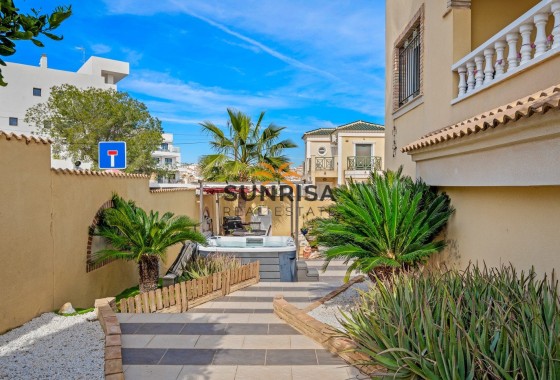 Villa · Herverkoop - Cabo Roig · Alicante · Spanje