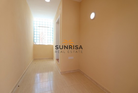 Apartamento · Reventa - Punta Prima · Alicante · España