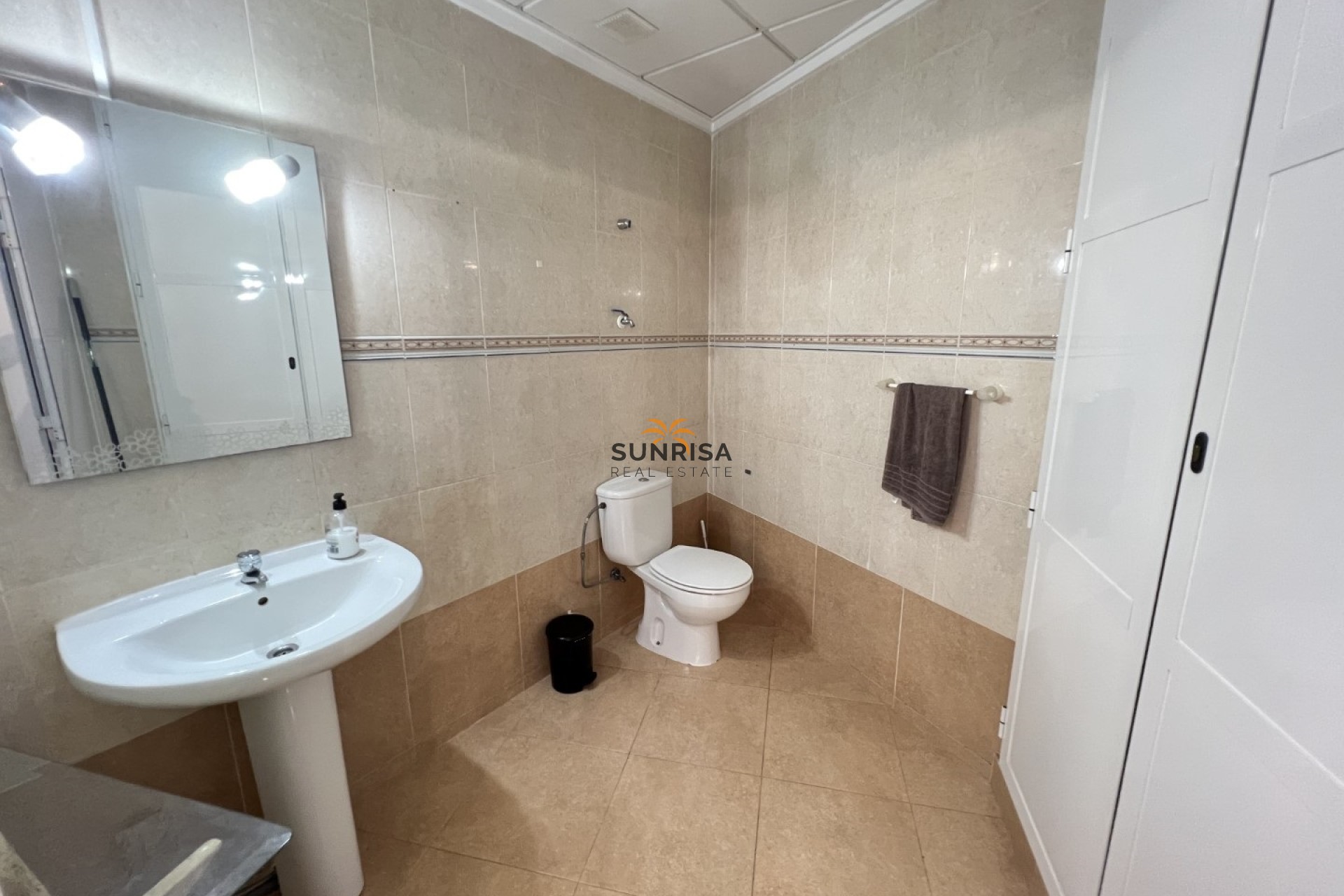 Reventa - Local comercial - Guardamar del Segura