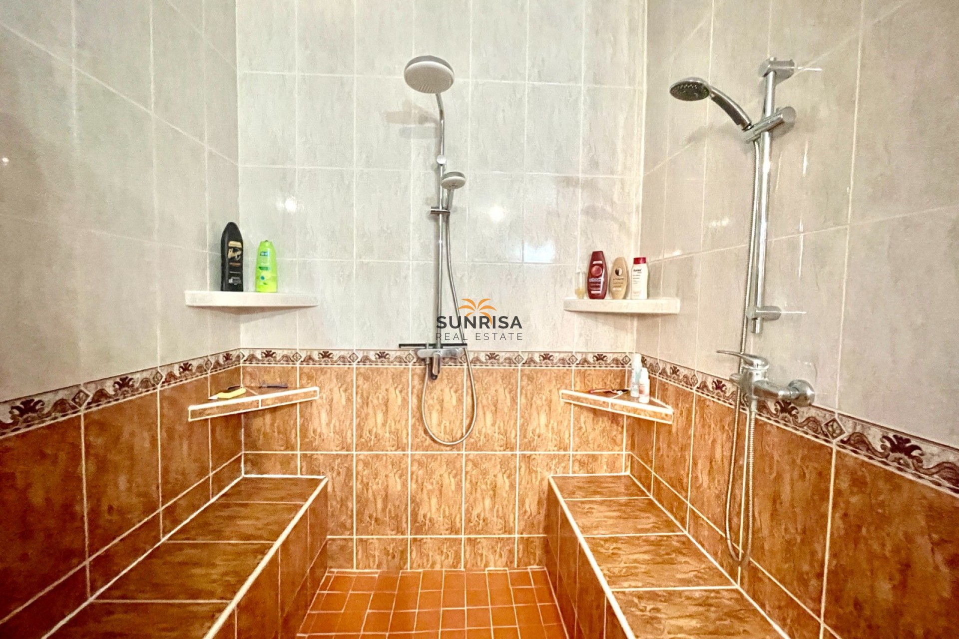 Herverkoop - Finca - Crevillente