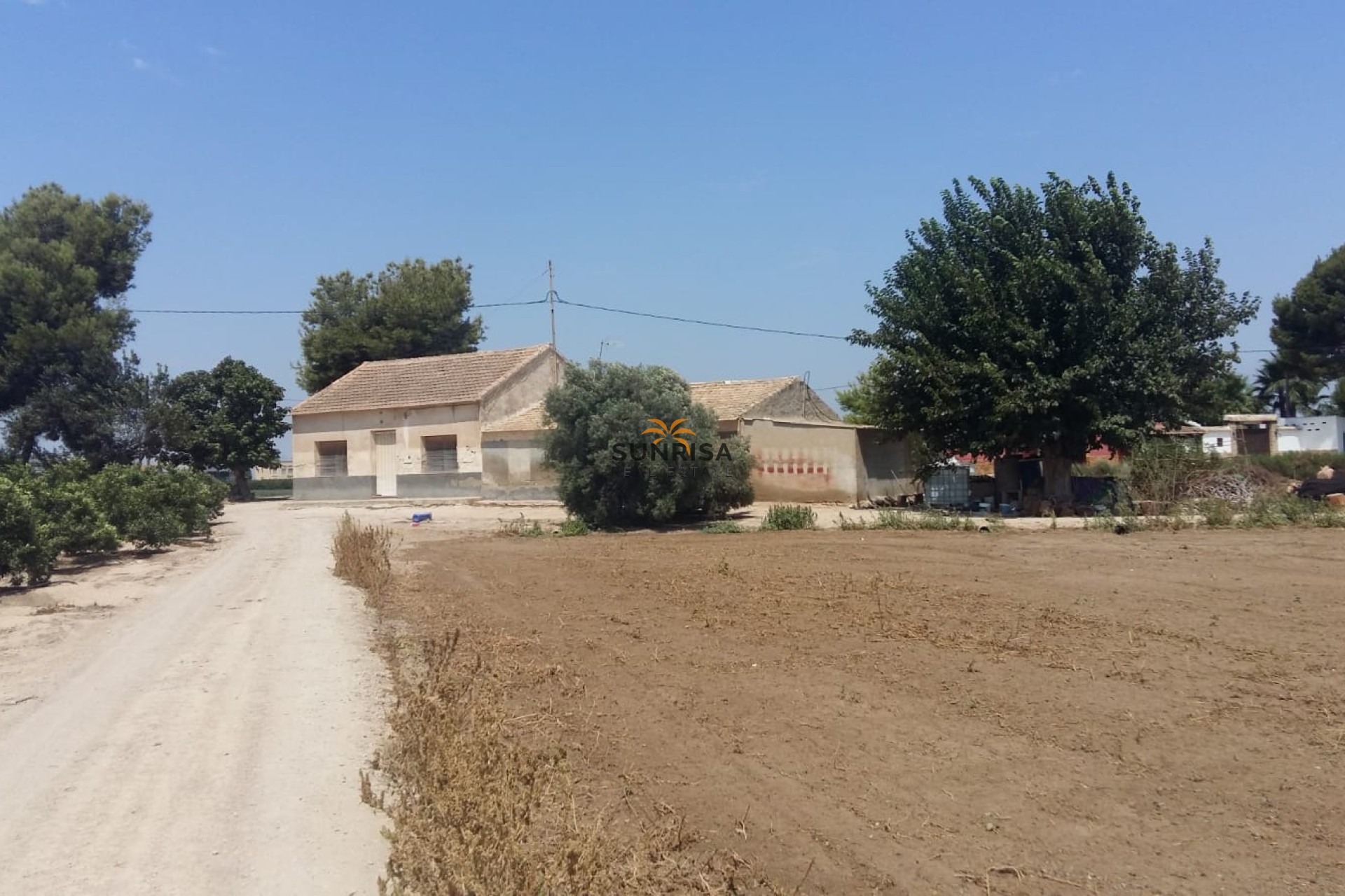 Reventa - Casa de campo - Daya Nueva