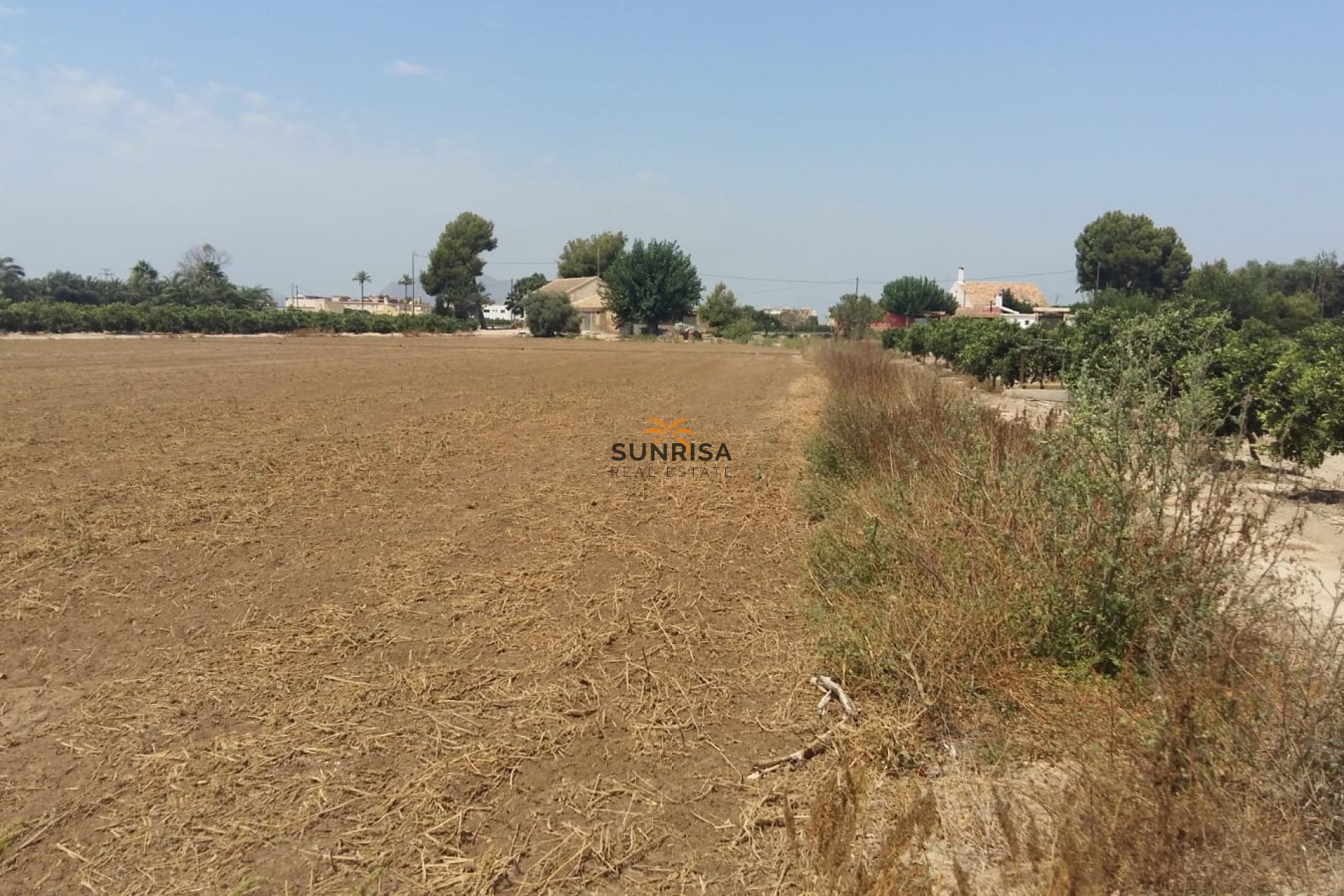 Reventa - Casa de campo - Daya Nueva