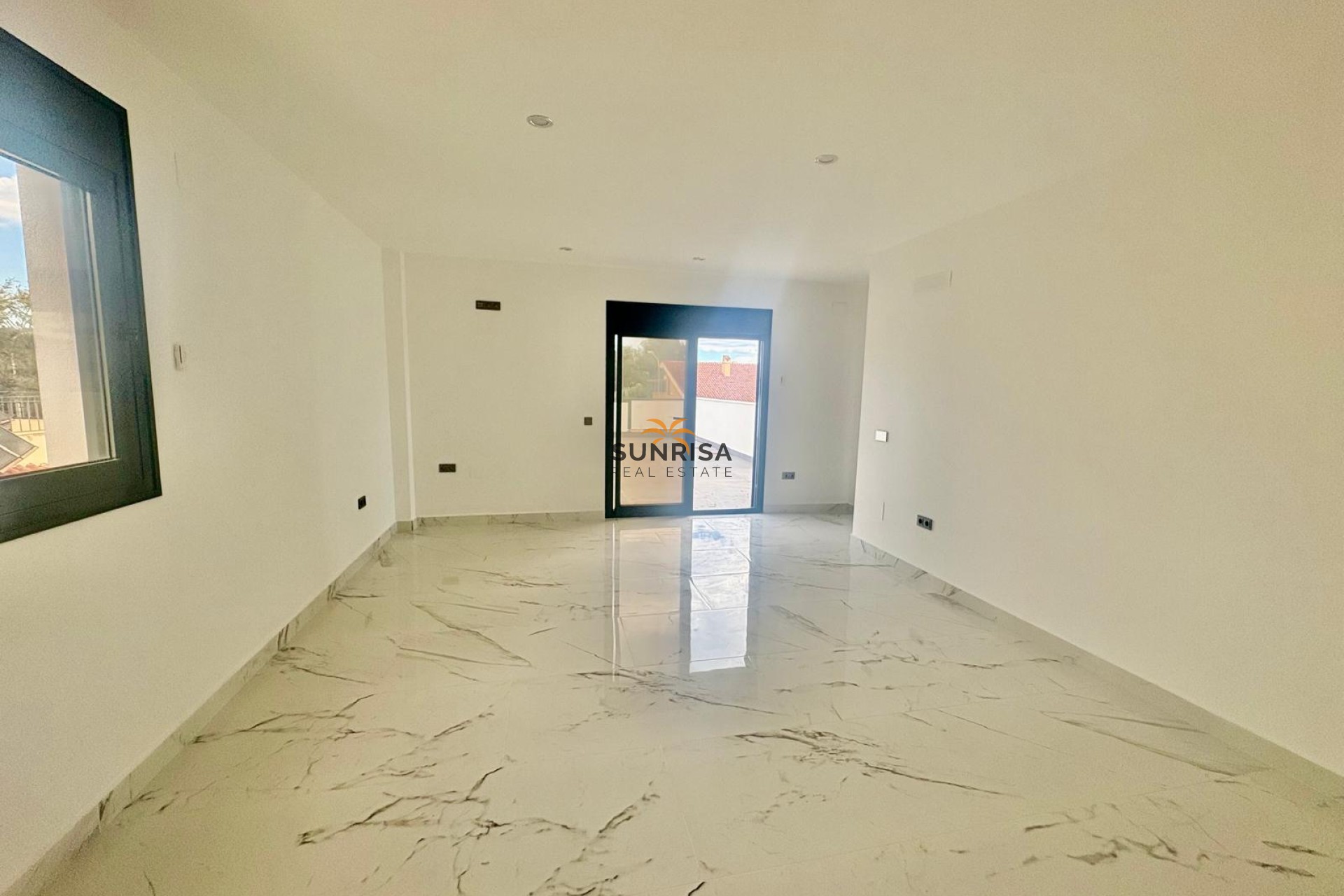 Resale - Villa - Orihuela Costa
