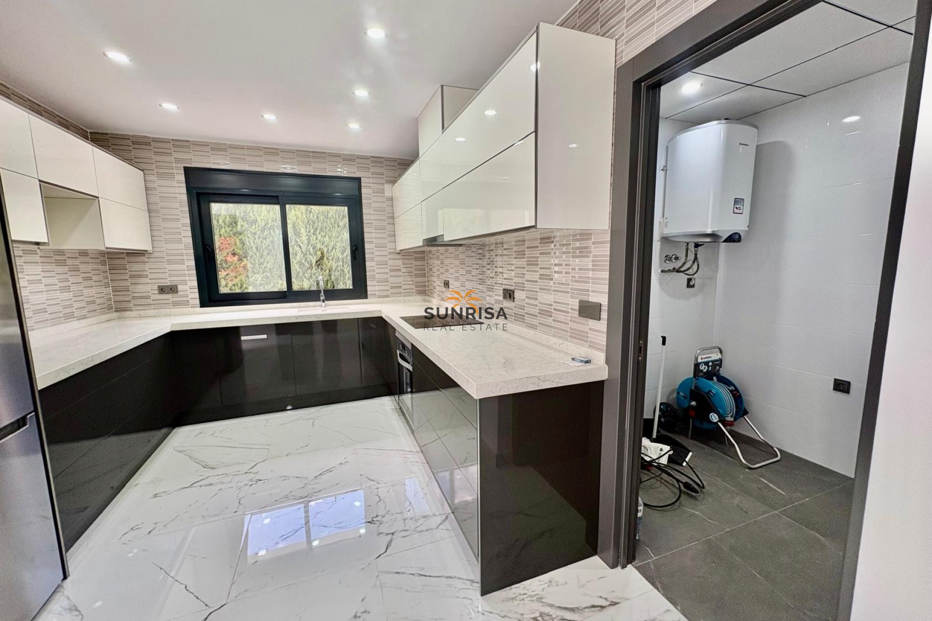 Resale - Villa - Orihuela Costa