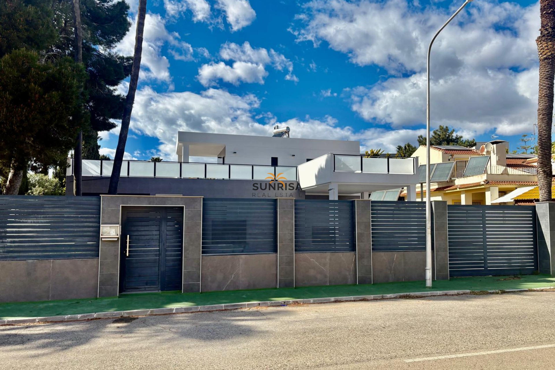 Resale - Villa - Orihuela Costa