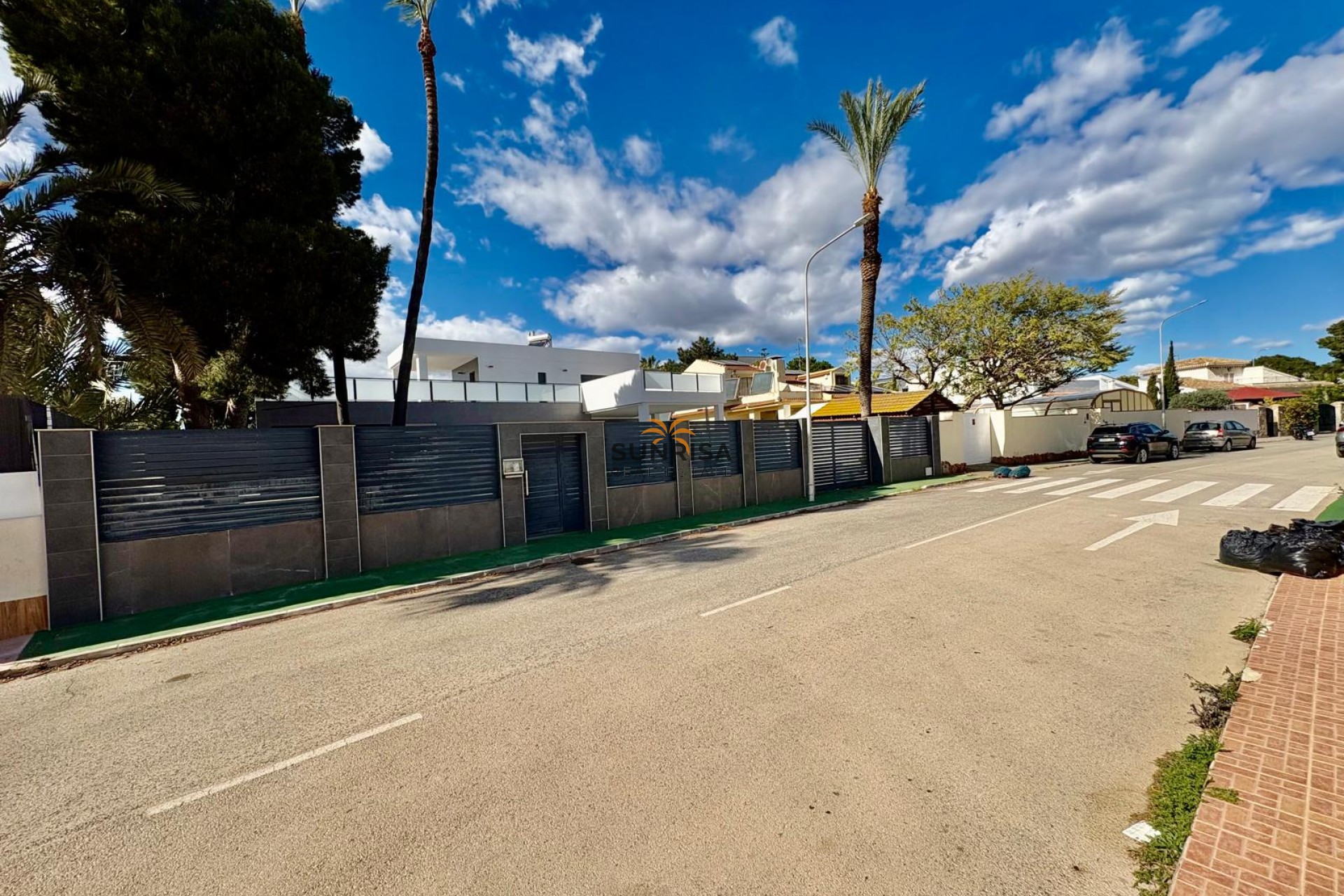 Resale - Villa - Orihuela Costa