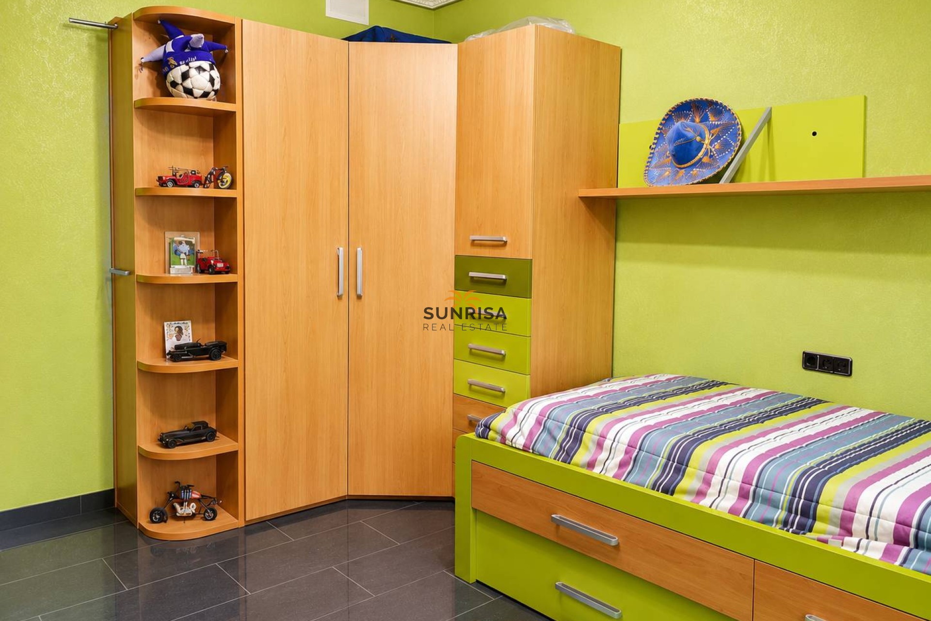 Resale - Villa - Orihuela