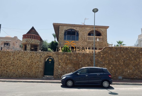 Villa · Herverkoop - Torrevieja · Alicante · Spanje