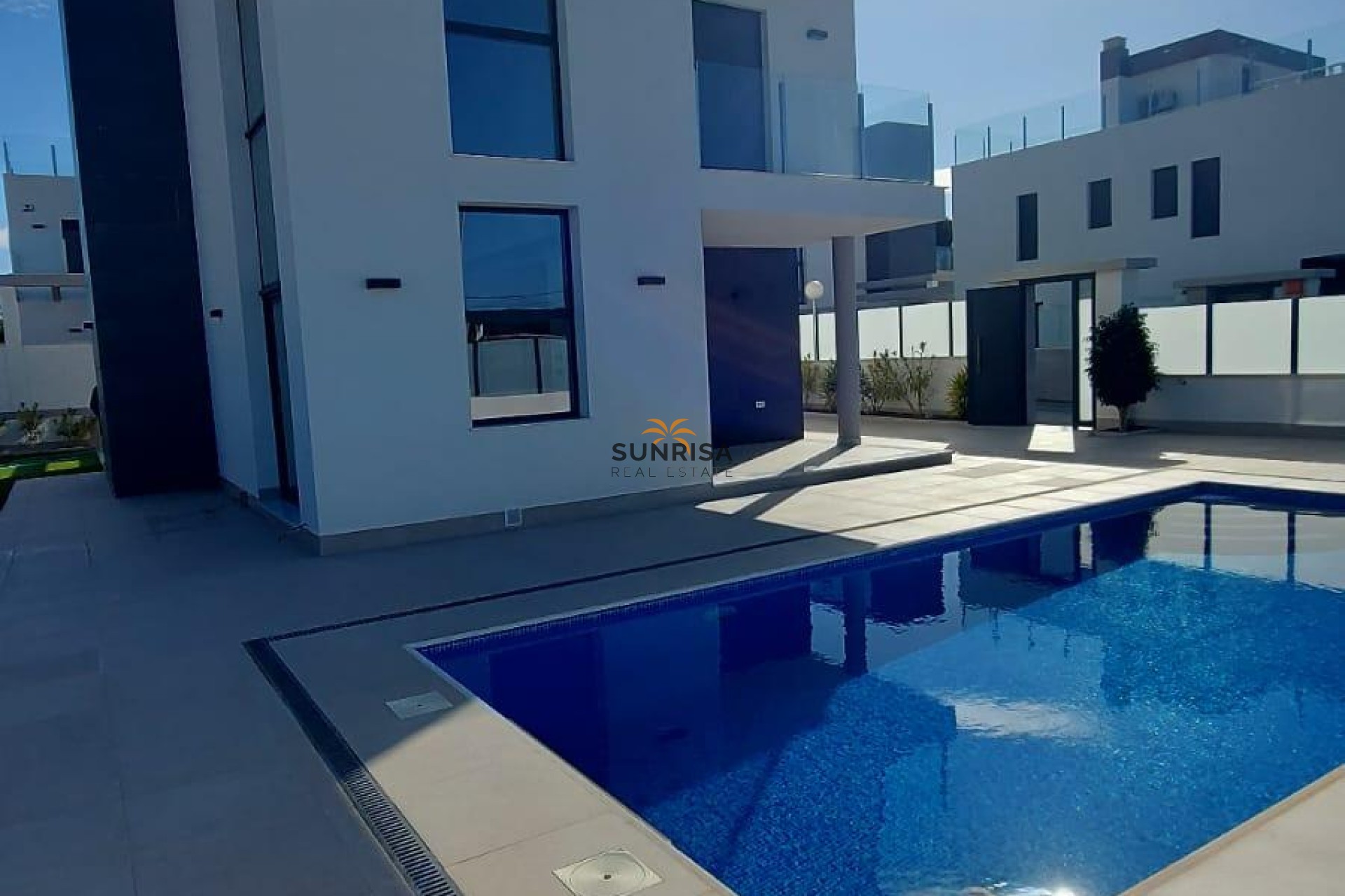 Resale - House - Torrevieja