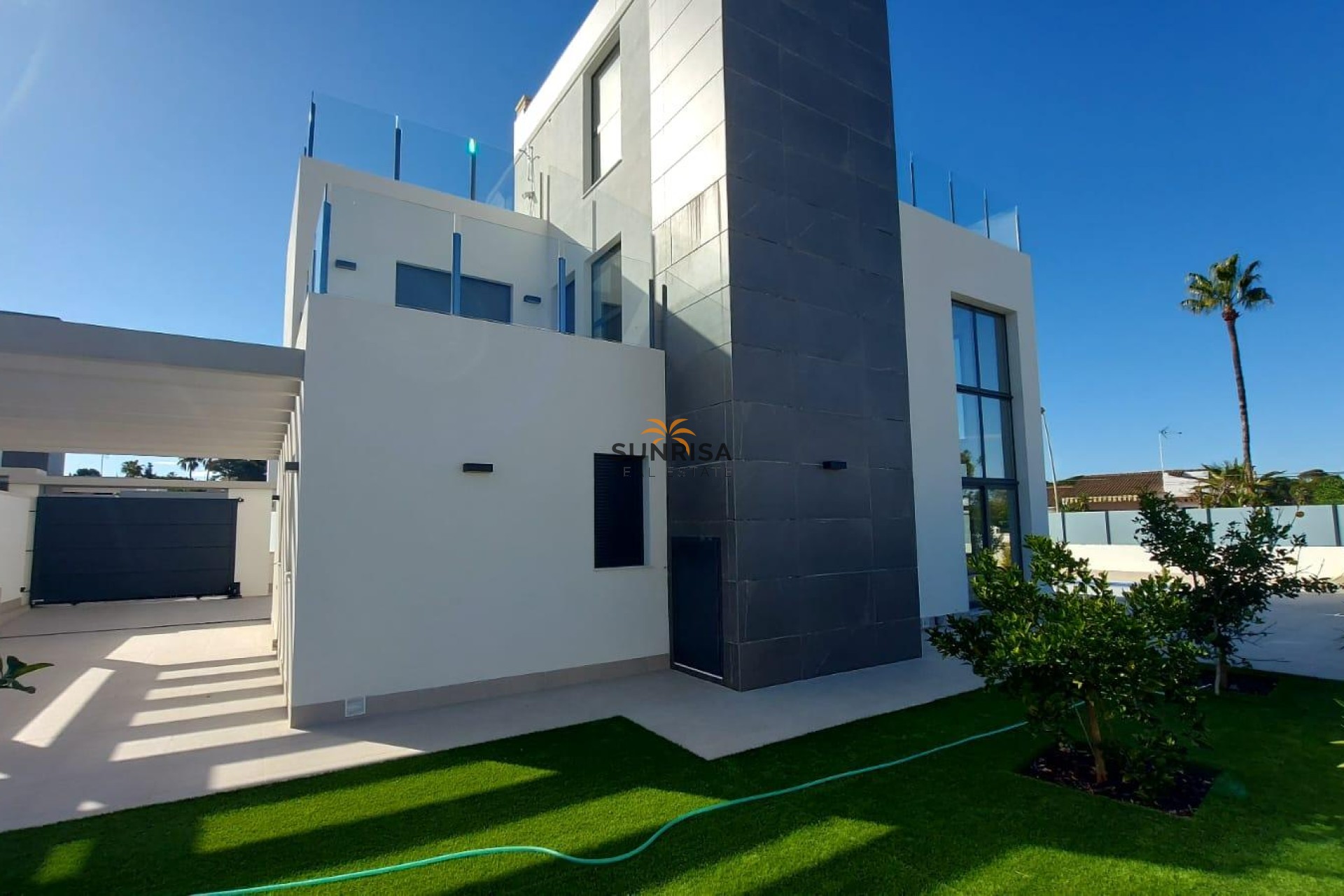 Resale - House - Torrevieja